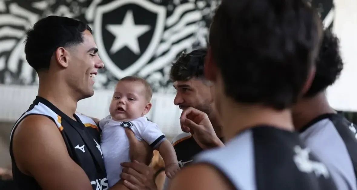 Botafogo comemora Dia das Crianças no CT