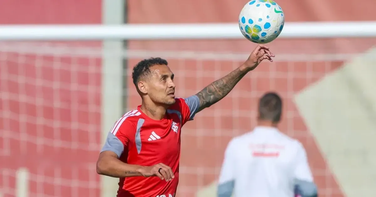 Com quatro suspensos, Internacional deve ter reforço de Alan Patrick contra o Botafogo