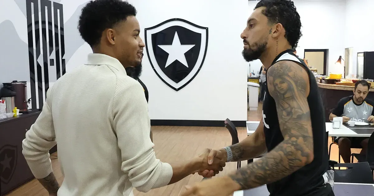 Alex Telles saúda chegada de Paulinho e aumento de concorrência no Botafogo: ‘Lateral está muito bem servida’