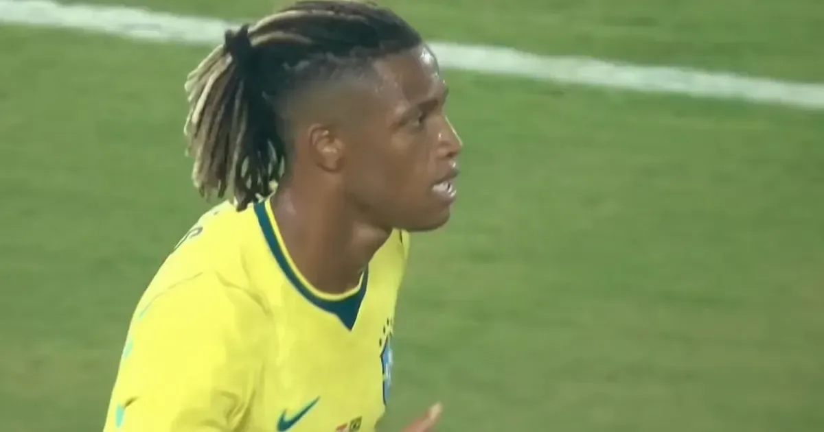 Após três jogos na Seleção, Danilo, do Botafogo, tem chegada prevista ao Brasil para a tarde desta segunda