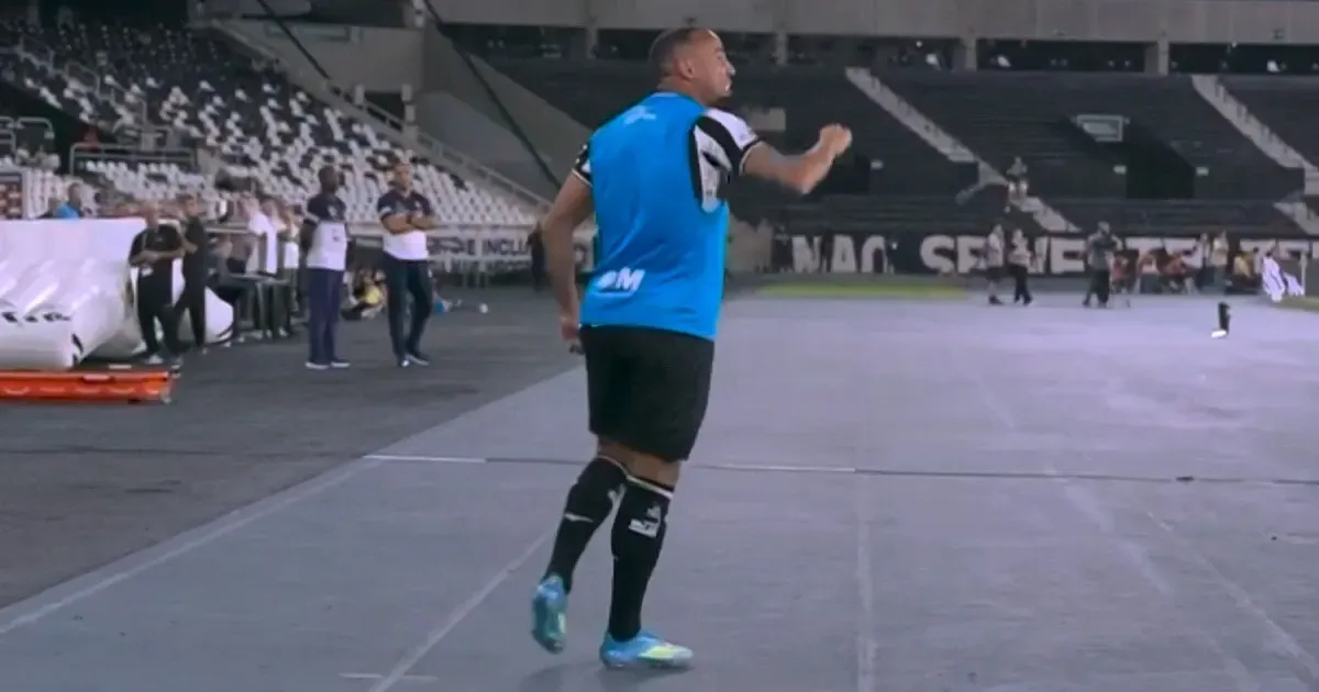 Árbitro relata na súmula o que ouviu para expulsar Marçal em Botafogo x Fluminense