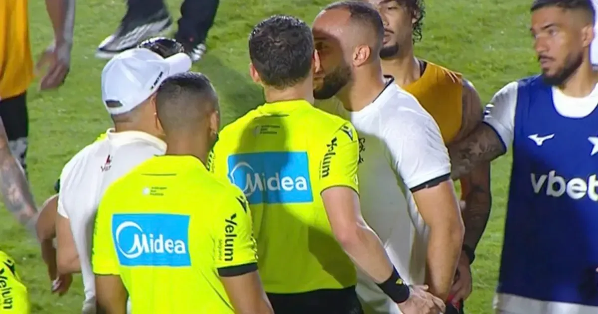 Arthur Cabral é punido com um jogo pelo STJD por infringir ‘Protocolo Vini Jr’ e pode voltar ao Botafogo contra Flamengo