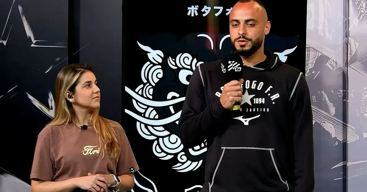 Arthur Cabral saúda chegada de Danilo Pereira no Botafogo: ‘Jogador muito versátil, será muito útil’