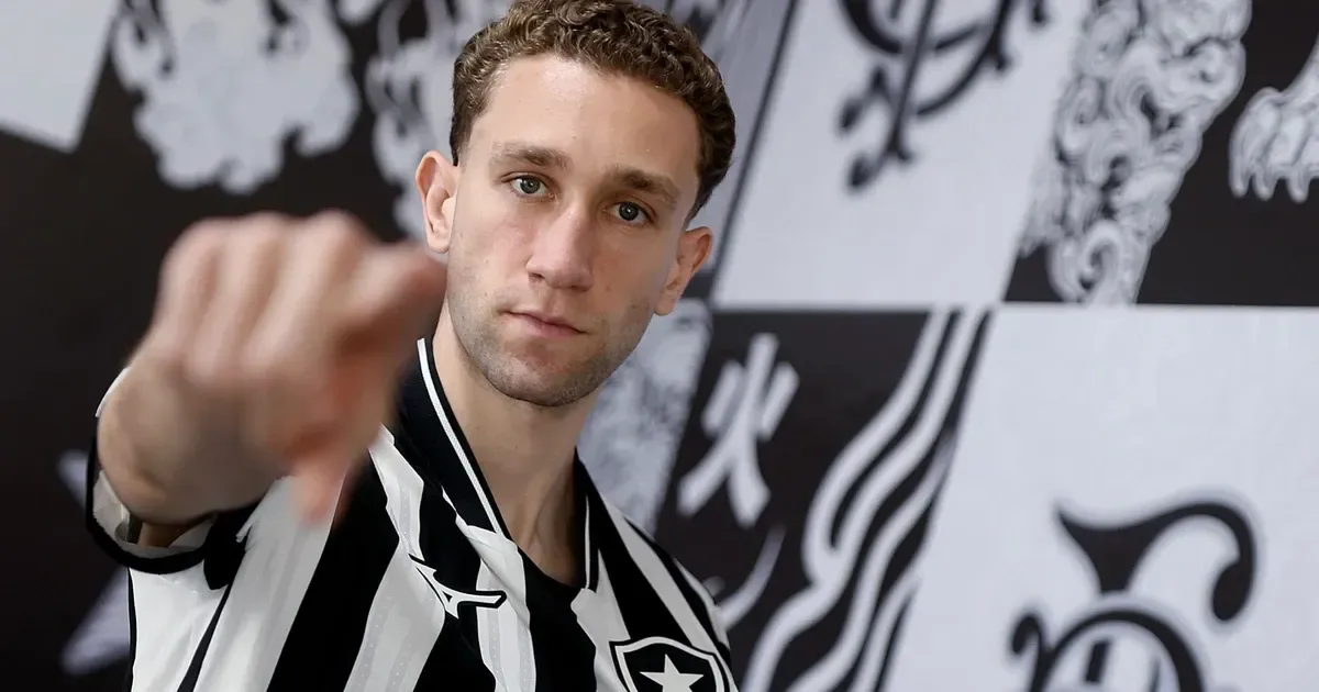 Arthur Chaves divulga vĂdeo sobre chegada ao Botafogo: âMuito feliz em defender o clube mais tradicional do paĂsâ