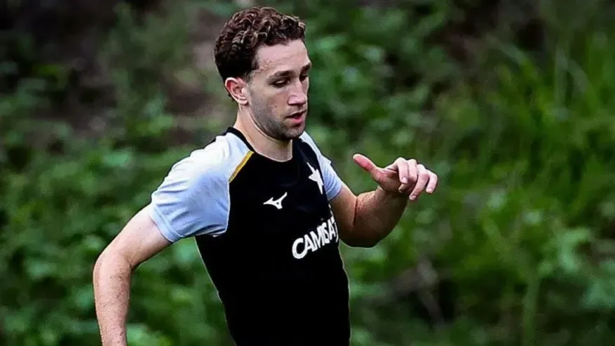 Arthur Chaves é dúvida no Botafogo para jogo com o Internacional no Beira-Rio