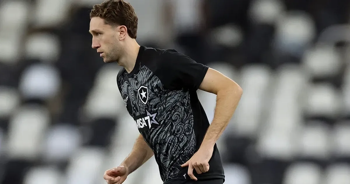 Arthur Chaves desfalca Botafogo contra Chapecoense