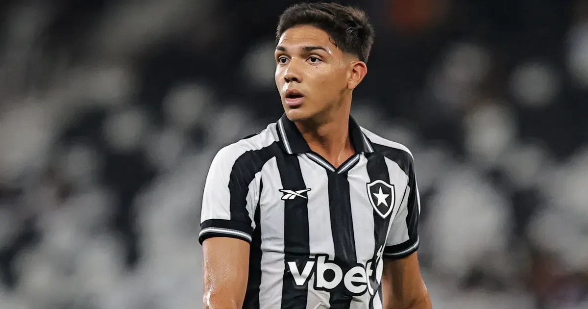 Arthur Izaque brilha no sub-20 do Botafogo e diz: ‘Sinto que estou voltando à minha melhor fase’