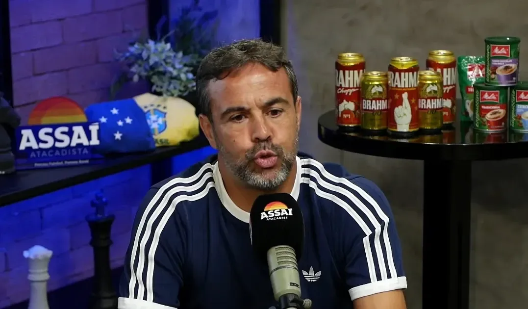 Artur Jorge recorda coletiva histórica no Botafogo: ‘Eu convoquei porque precisávamos. Mídia distorce e faz aquilo que quer’
