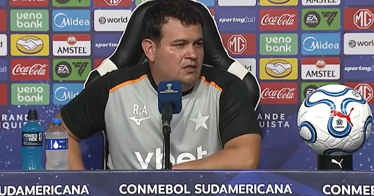 Auxiliar de Bellão no sub-20 dá coletiva após eliminação do Botafogo, agradece apoio da torcida e exalta luta: ‘Esforço não faltou’
