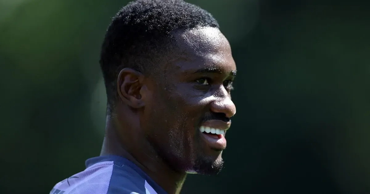 Bastos ainda não se reapresentou ao Botafogo; previsão era treinar em separado