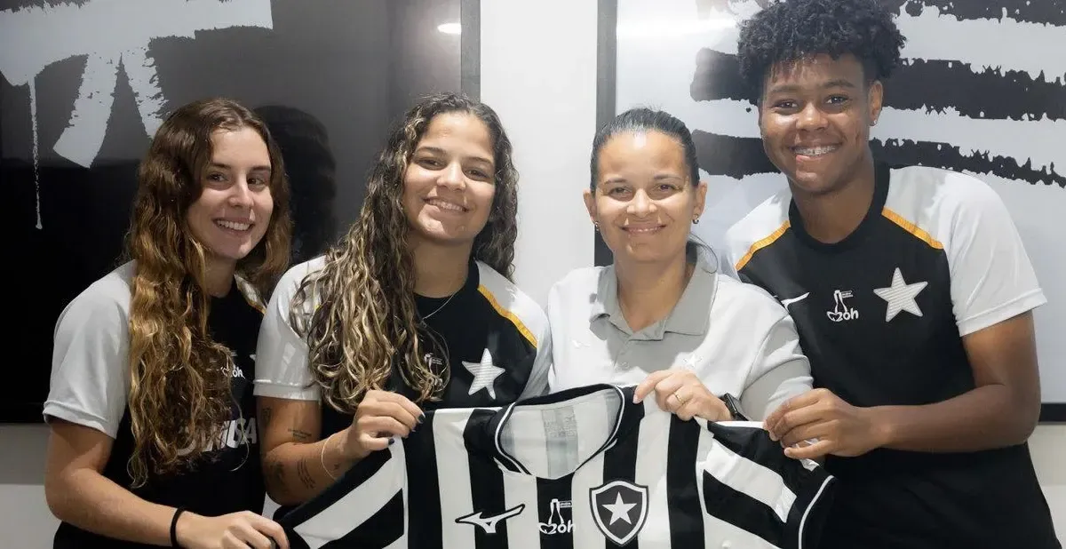 Botafogo assina contrato profissional com três jogadoras da equipe feminina sub-20