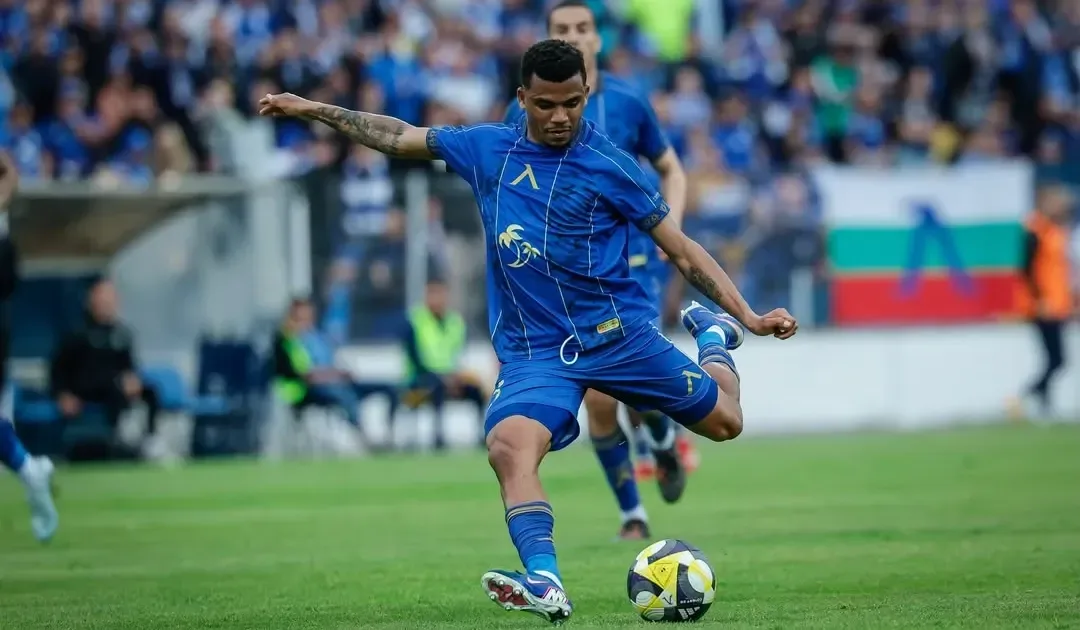 Botafogo e Corinthians têm interesse em Maicon, lateral campeão búlgaro pelo Levski Sofia