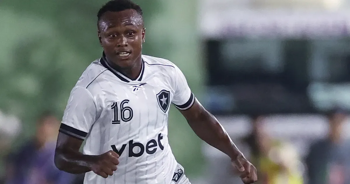 Botafogo encaminha empréstimo de Nathan Fernandes ao Ludogorets com obrigação de compra; atacante já viajou