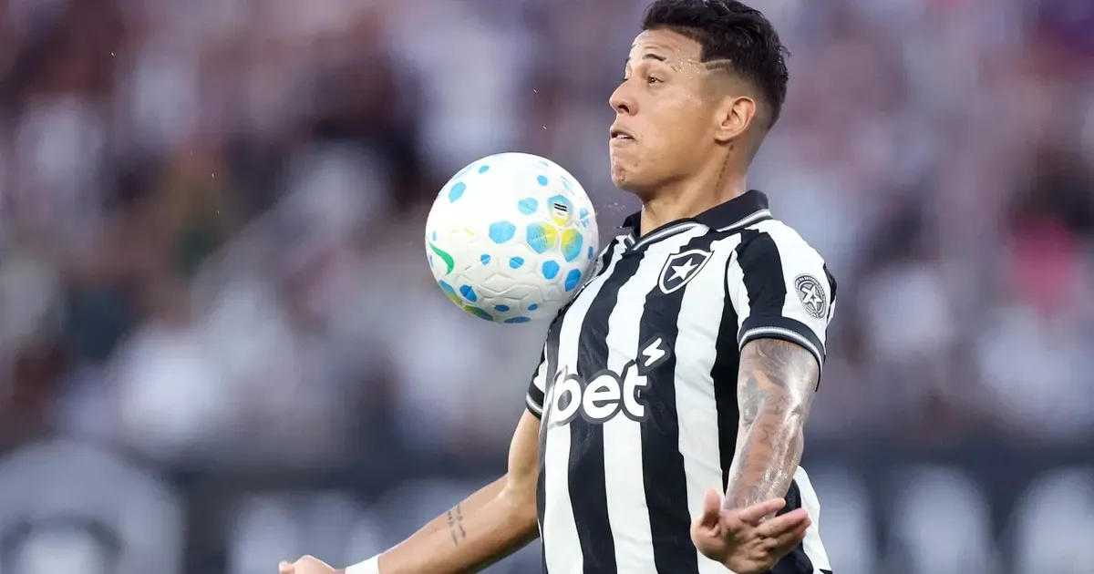 Botafogo vai ao mercado e já tem conversas em andamento para repor saída de Matheus Martins