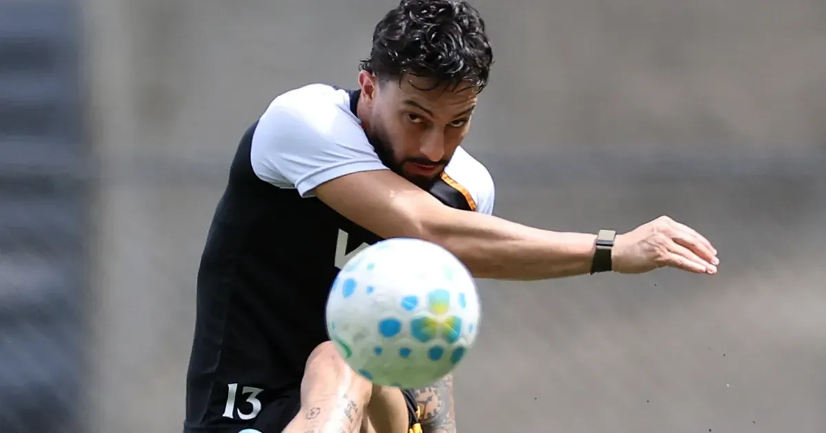 Botafogo nega que Alex Telles tenha rejeitado proposta de renovação e vai conversar com jogador após recesso
