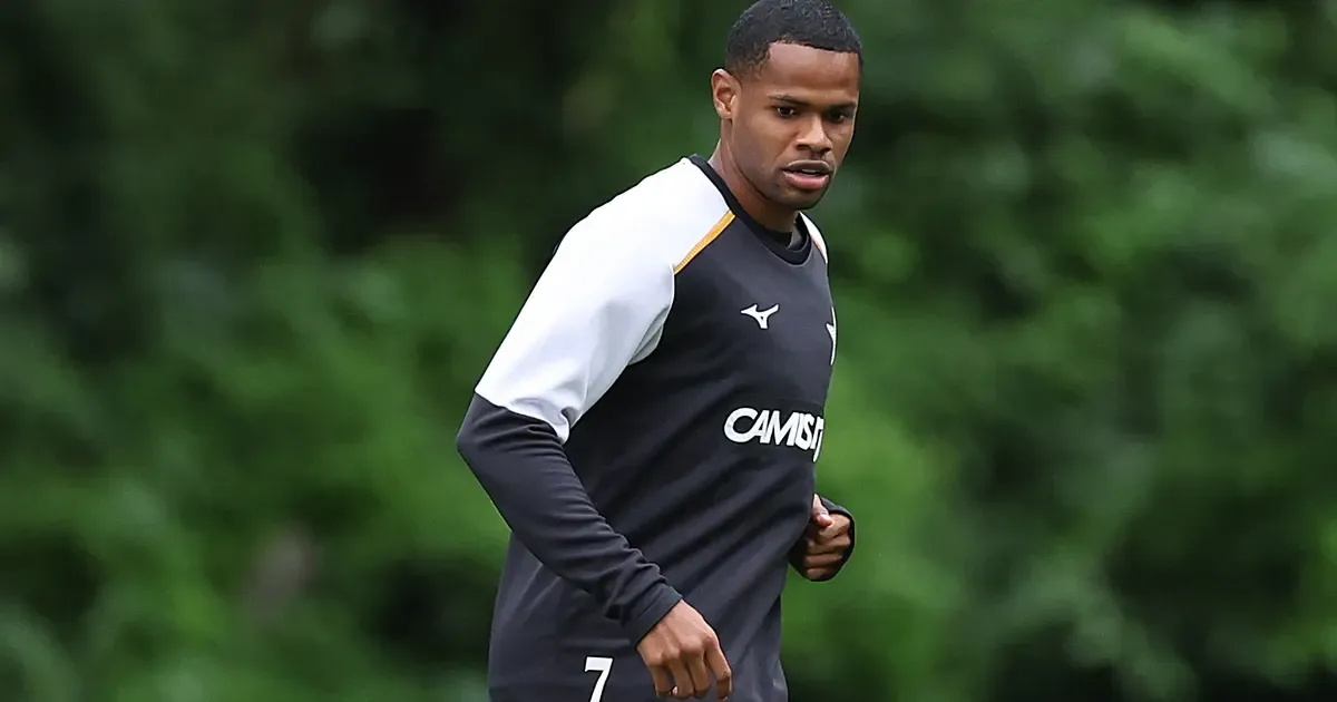 Botafogo tem que pagar multa de R$ 1 milhão se quiser escalar Júnior Santos contra o Atlético-MG