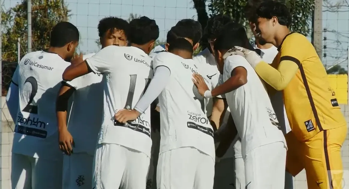 Botafogo perde de virada para Athletico-PR