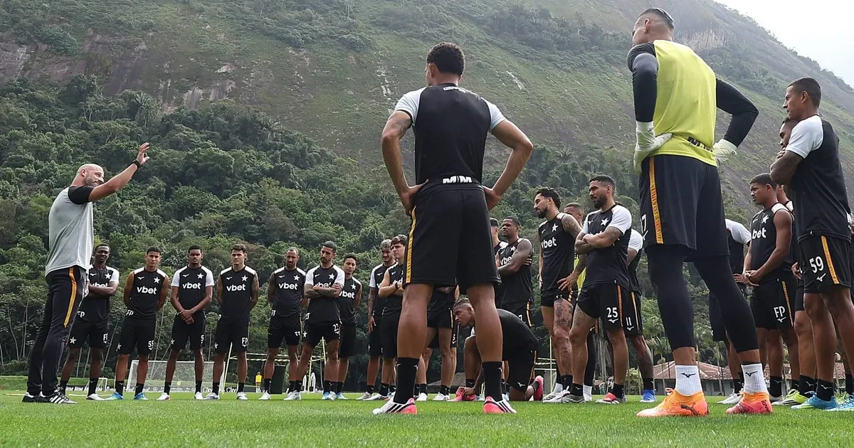 Botafogo prioriza zagueiros e ponta e espera agilizar contratações nesta semana