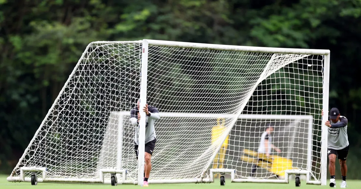 Botafogo se move para 2027 e faz proposta por reforços; Carlos Vinícius pede mais que o oferecido