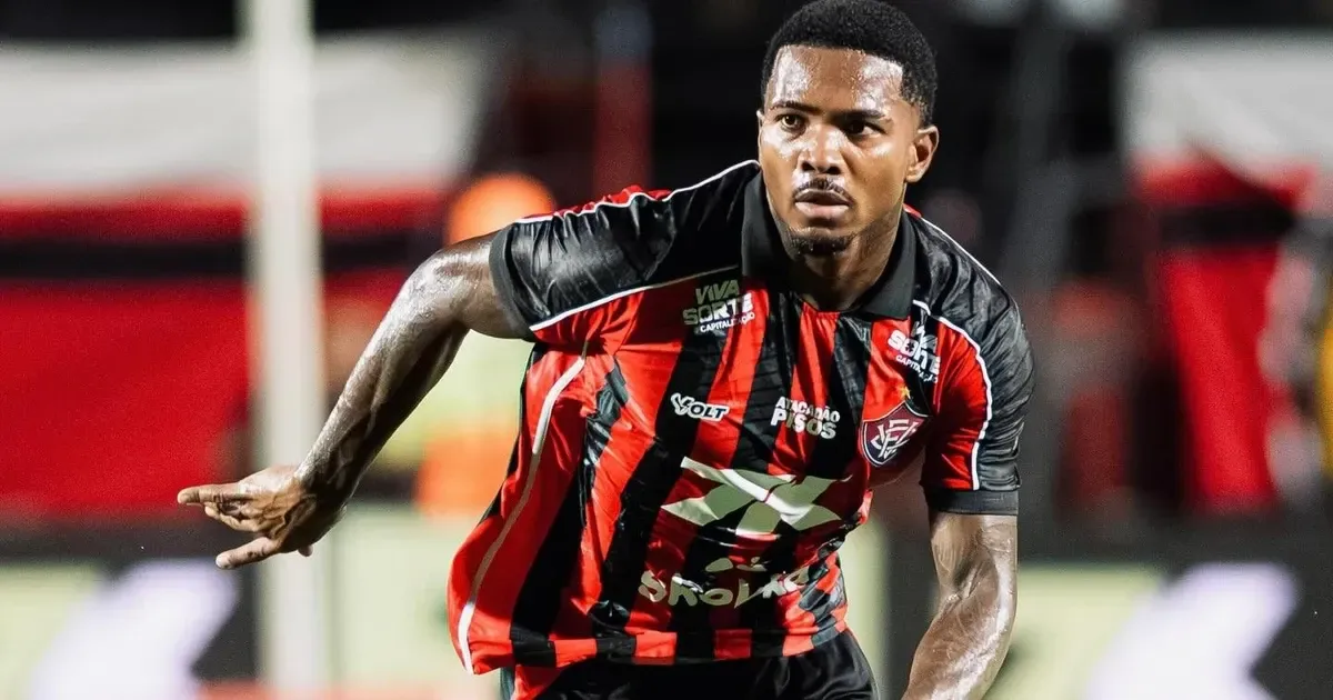 Nicola: Botafogo faz sondagem por Cacá, zagueiro do Vitória que pertence ao Corinthians