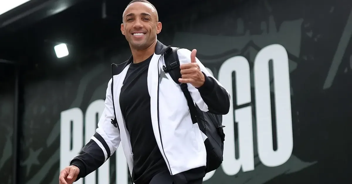 Botafogo estuda renovação de Marçal por mais um ano