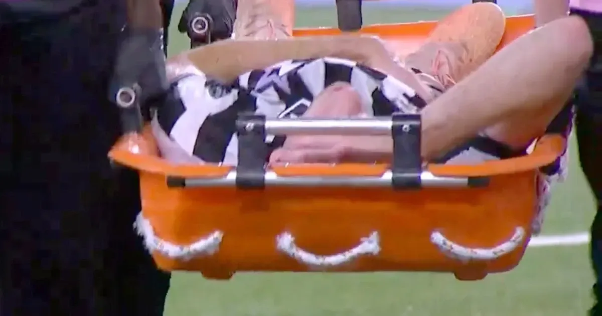 Botafogo x Vasco: Arthur Chaves é levado ao hospital para exames após problema no quadril