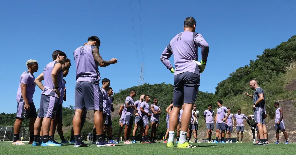 Botafogo viaja para Rússia com 30 jogadores