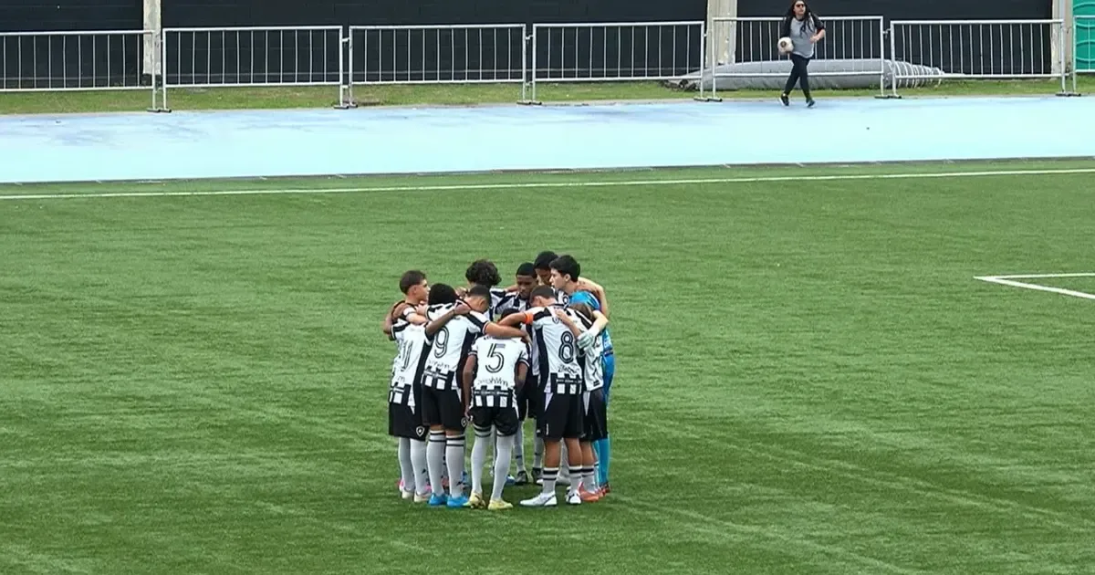 Botafogo vence Flamengo e se classifica
