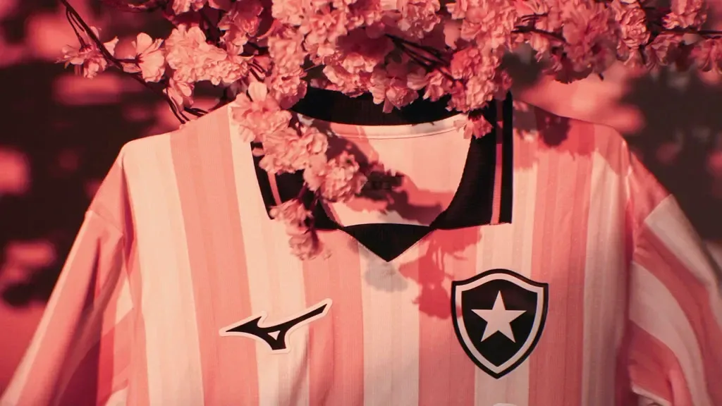 Camisa IV do Botafogo em homenagem ao Outubro Rosa tem mil unidades vendidas nas primeiras horas