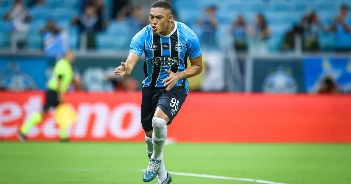 Botafogo faz proposta a Carlos Vinícius