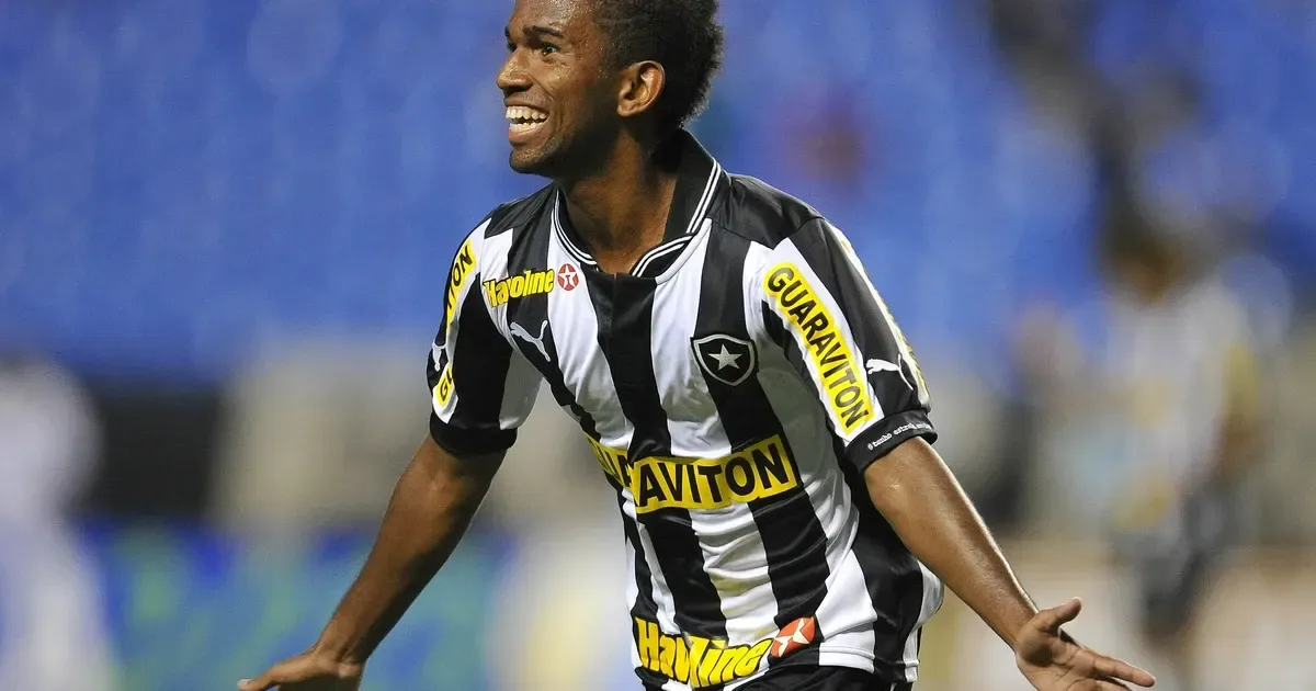 Cidinho entra na Justiça contra o Botafogo por lesões e cobra quase R$ 10 milhões