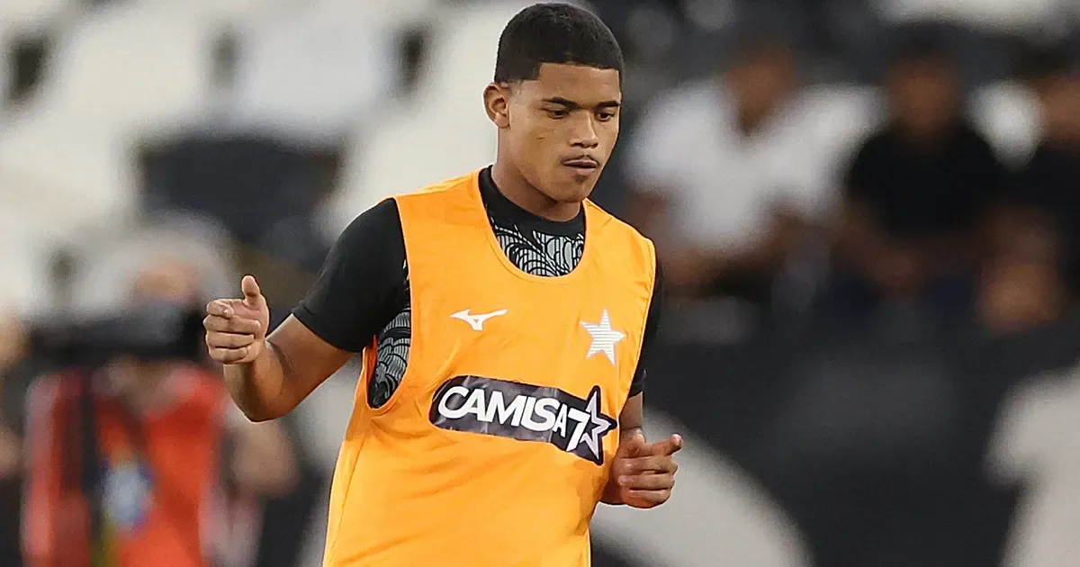 Comentarista questiona Botafogo ter liberado Huguinho para Seleção sub-20: ‘Perdeu um período de treinos com técnico que acabou de chegar’