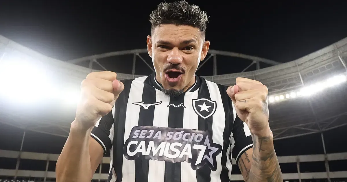 Tiquinho Soares faz gol da vitória do Botafogo