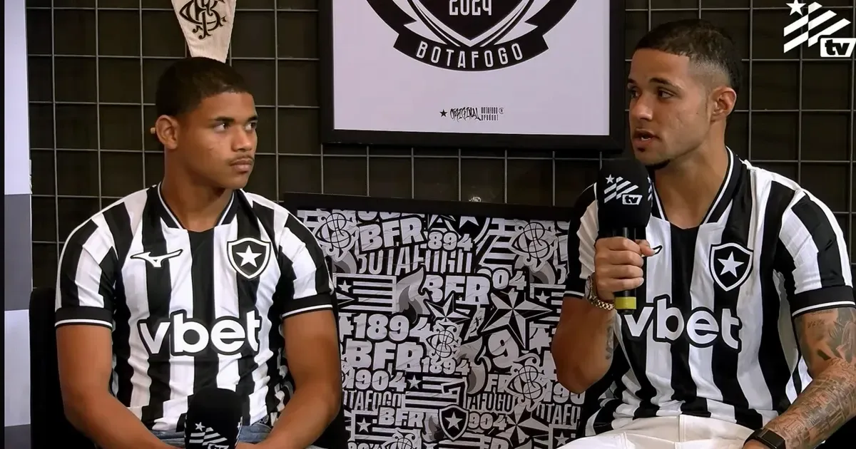 Crias da Maré, Huguinho e Justino celebram fase: ‘Chegamos num momento bem difícil e sempre acreditamos que o Botafogo ia mudar’