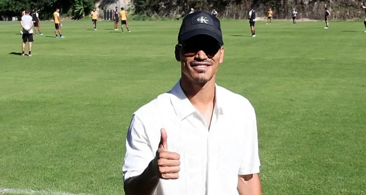 Danilo Barbosa faz visita ao Botafogo: ‘Sempre um motivo de muita alegria retornar aqui’