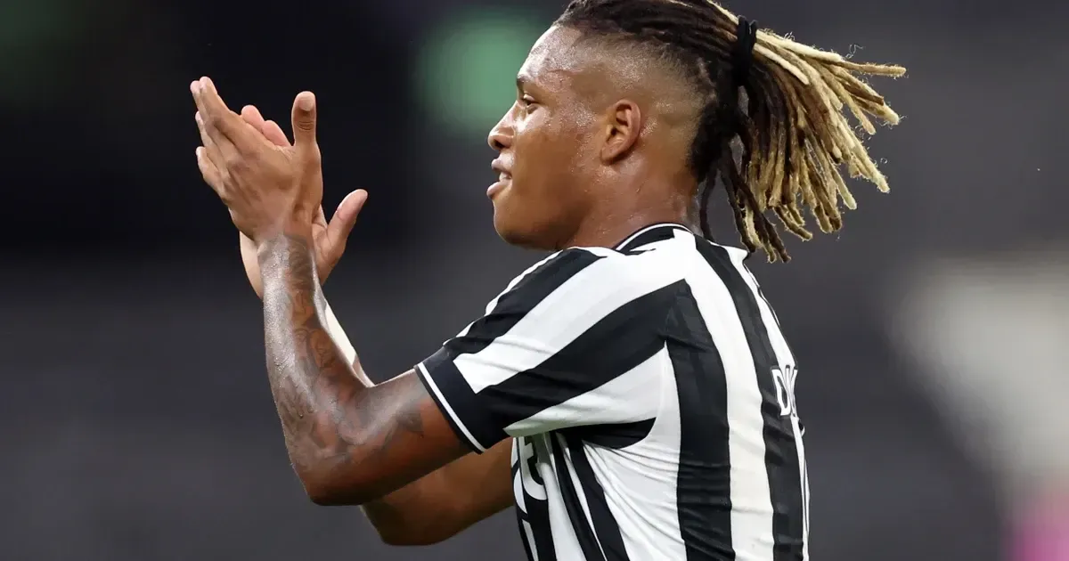 Danilo e Huguinho se reapresentam após superdata Fifa e reforçam Botafogo em clássico com Vasco
