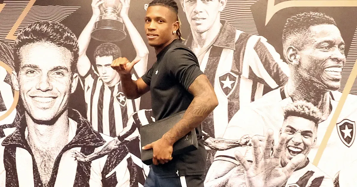 Danilo mantém clima espetacular no Botafogo após post, diz jornalista; volante receberia R$ 2,5 milhões de salário no Palmeiras