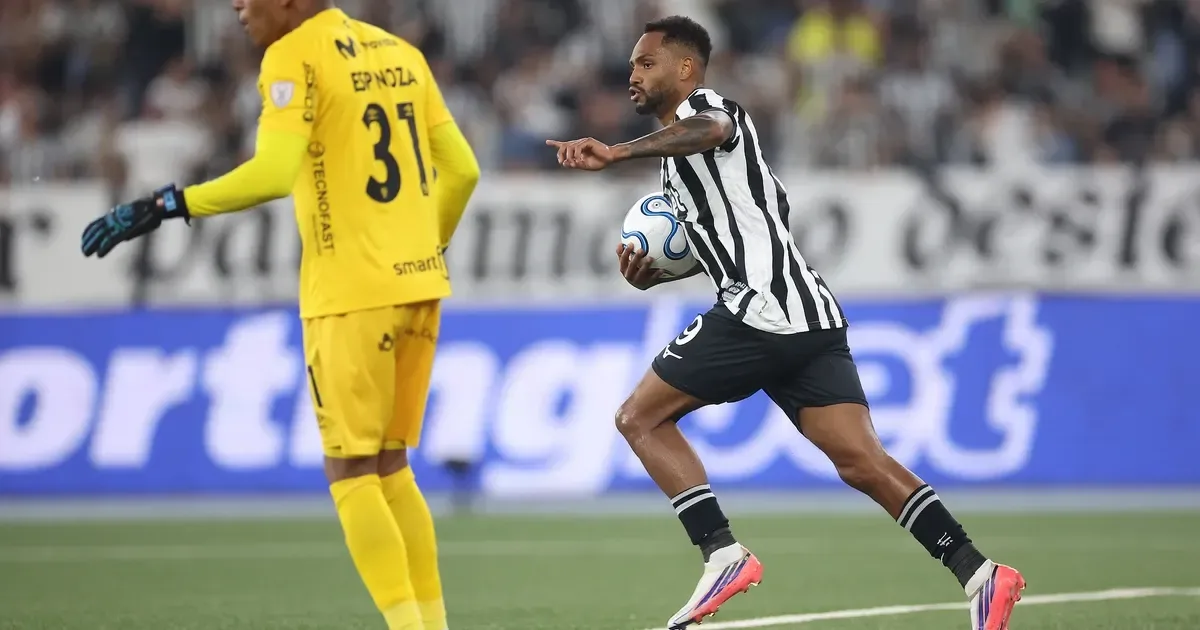 Danilo Pereira elogia Rodrigo Bellão e fica surpreso com substituição no Botafogo: ‘Eu estava causando uma confusão na defesa’