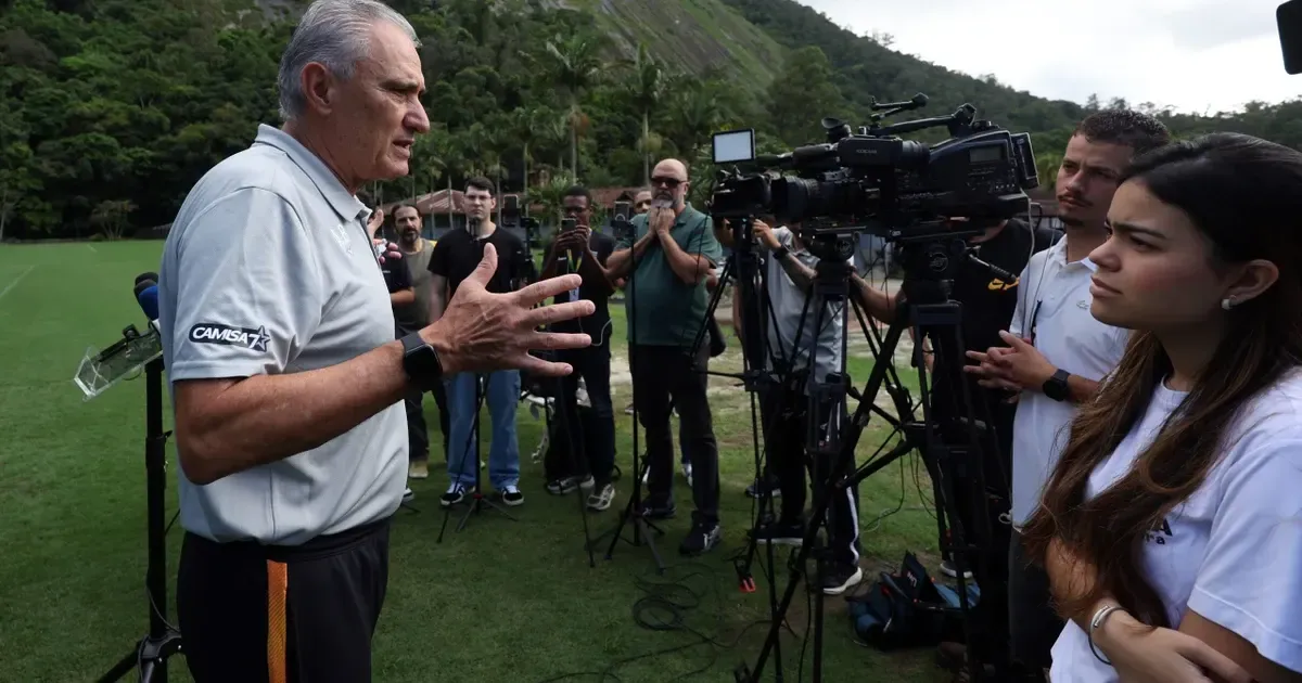 Dirigentes do Botafogo marcam presença em treino, mas não dão entrevistas