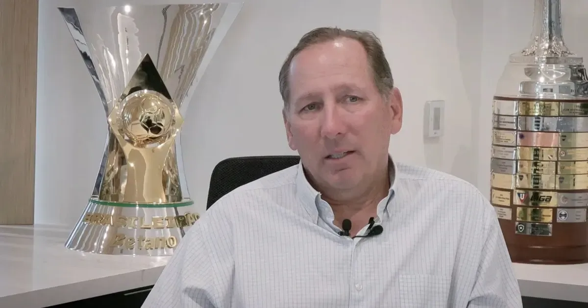 Empréstimo tentado por Textor e brecado pelo Botafogo tinha ligação com Kia Joorabchian e fundo citado no “Football Leaks”, revela site