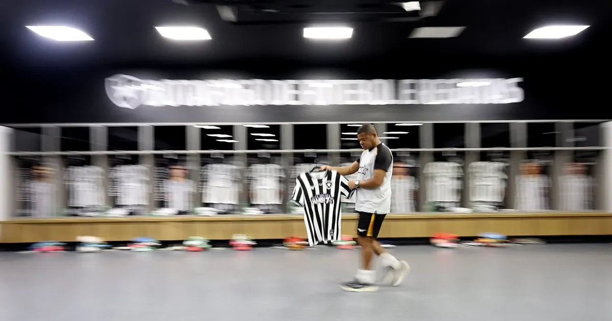 Botafogo enfrenta Chapecoense com Álvaro Montoro e Tiquinho Soares