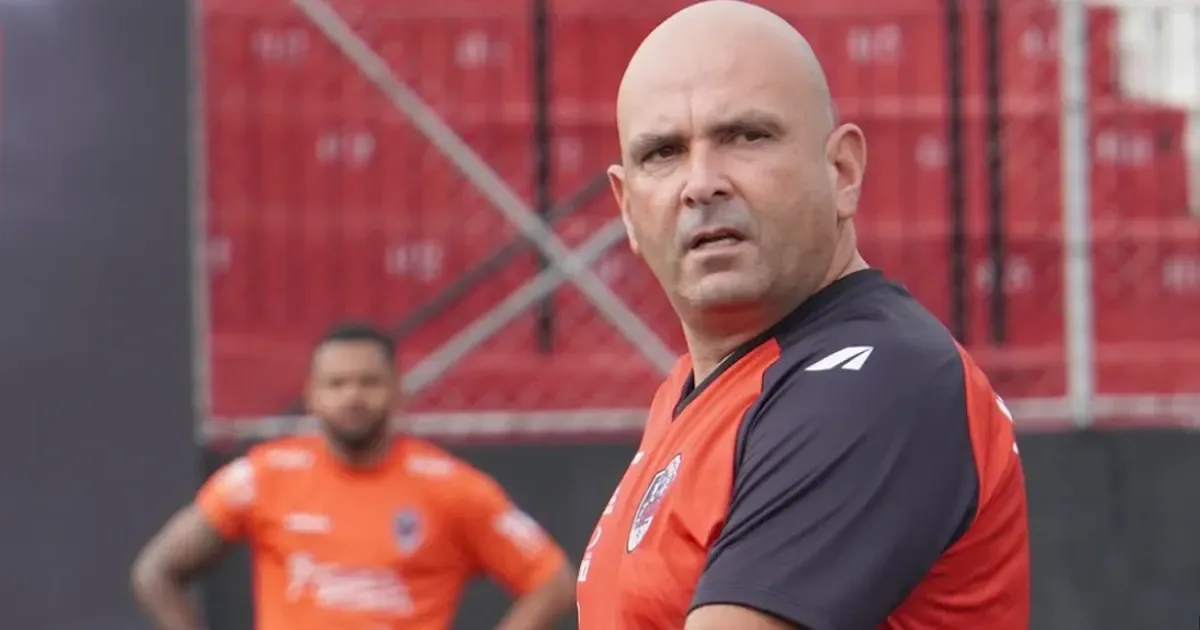 Ex-Botafogo, Carlos Leiria deixa o Itaquá e é o novo técnico do sub-20 do Vila Nova