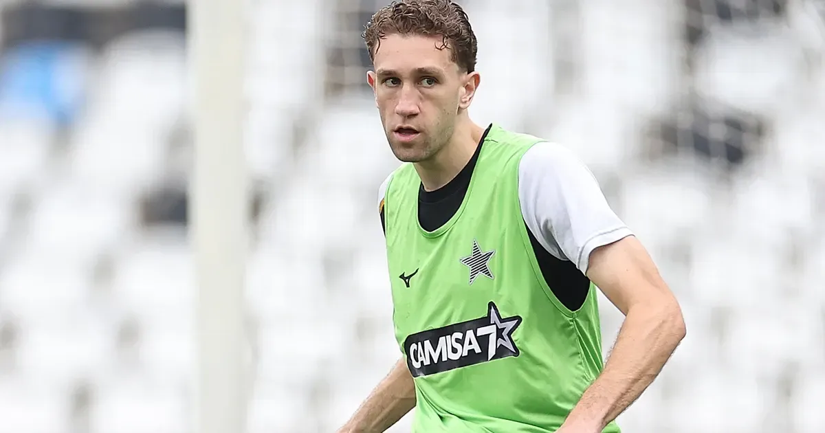 Exames não apontam fratura, mas Arthur Chaves deve desfalcar Botafogo contra Coritiba; Monzón e Justino disputam vaga