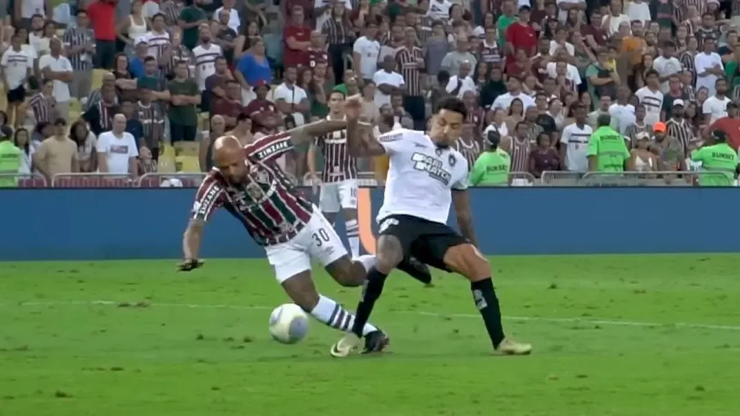 Felipe Melo brinca e revela ‘bronca’ com árbitro em ‘despedida’ do futebol, pelo Fluminense: ‘Ele não deu falta, saiu o gol do Botafogo’