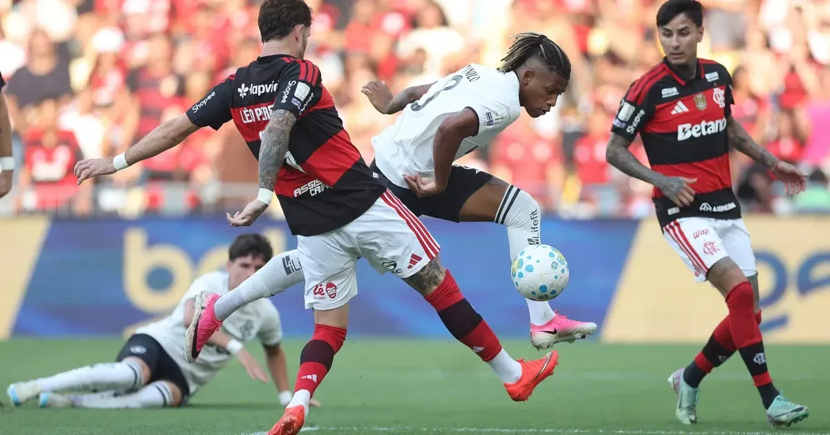 Botafogo ensaia melhora após intervalo, mas é derrotado pelo flamengo no maracanã