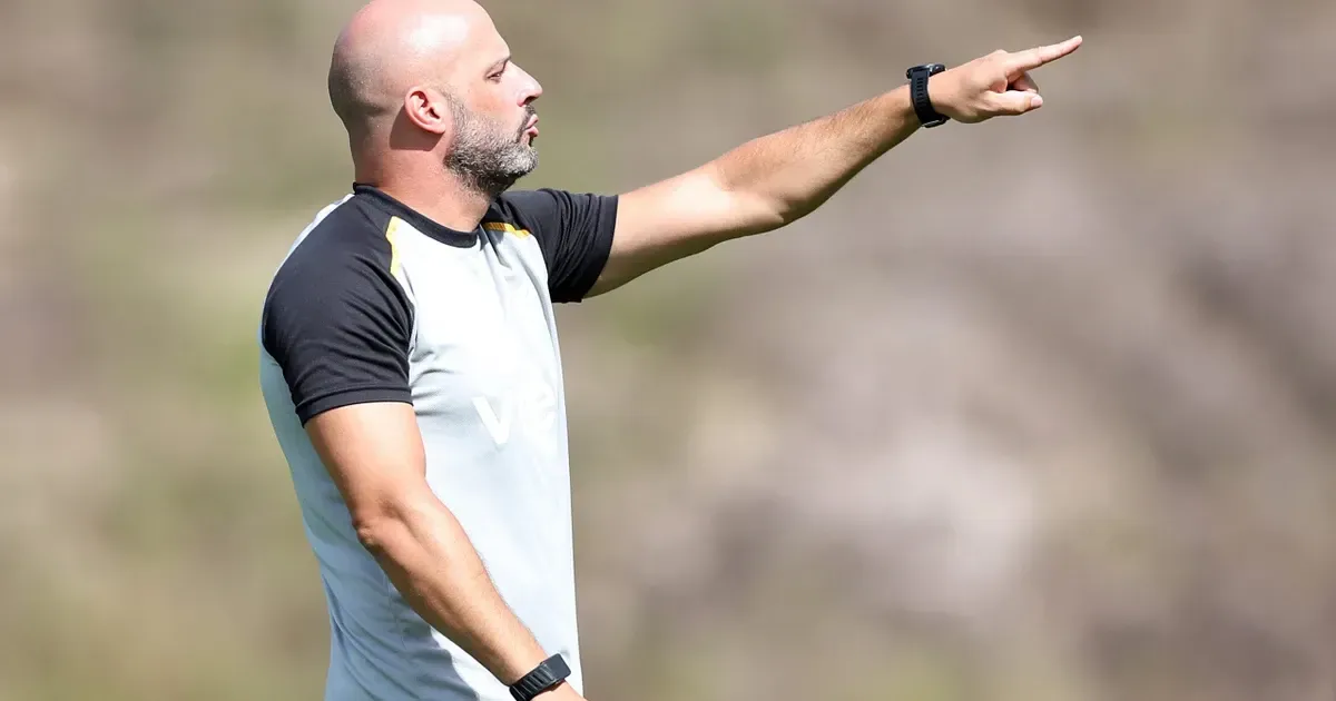 Franclim diz que só quer dois reforços específicos no Botafogo e garante: ‘Ainda vai sair gente. Não posso ter 28 jogadores de linha’