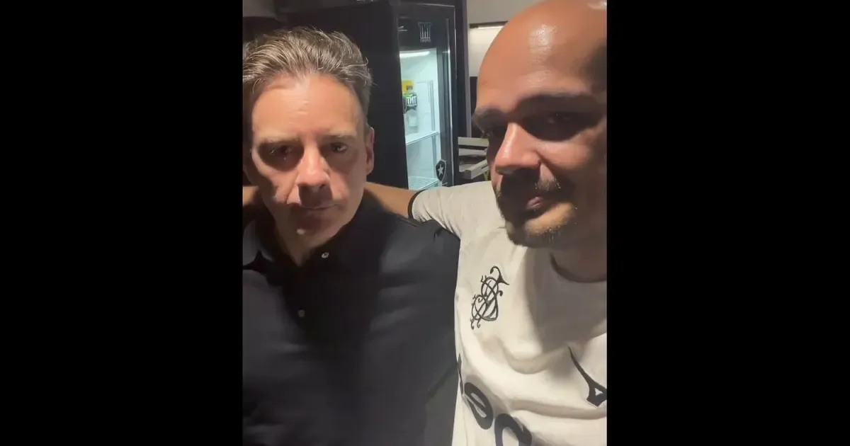 Gabriel de Alba acompanha jogo do Botafogo