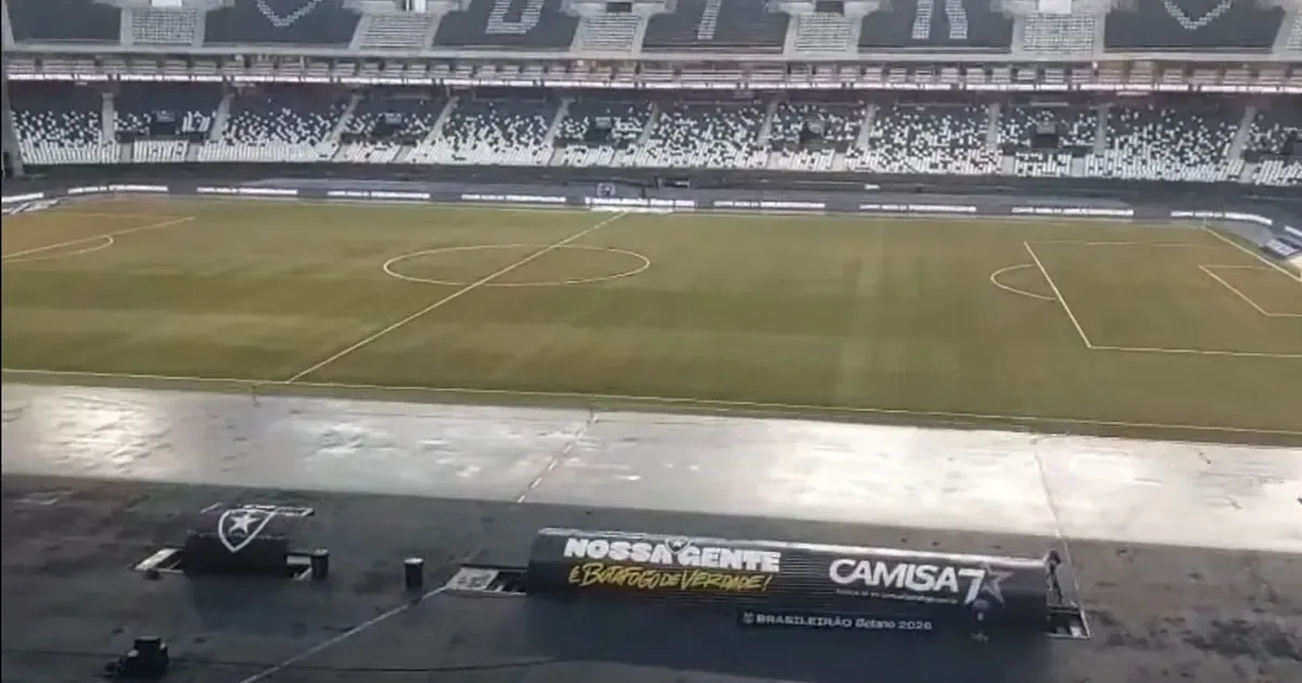 Gramado do Nilton Santos recebe cortiça e apresenta aspecto terroso, mas Botafogo garante boas condições para jogo com Athletico-PR