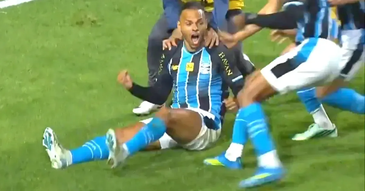 Grêmio vence Coritiba no fim, e Botafogo fica cinco pontos acima do Z-4 do Brasileirão