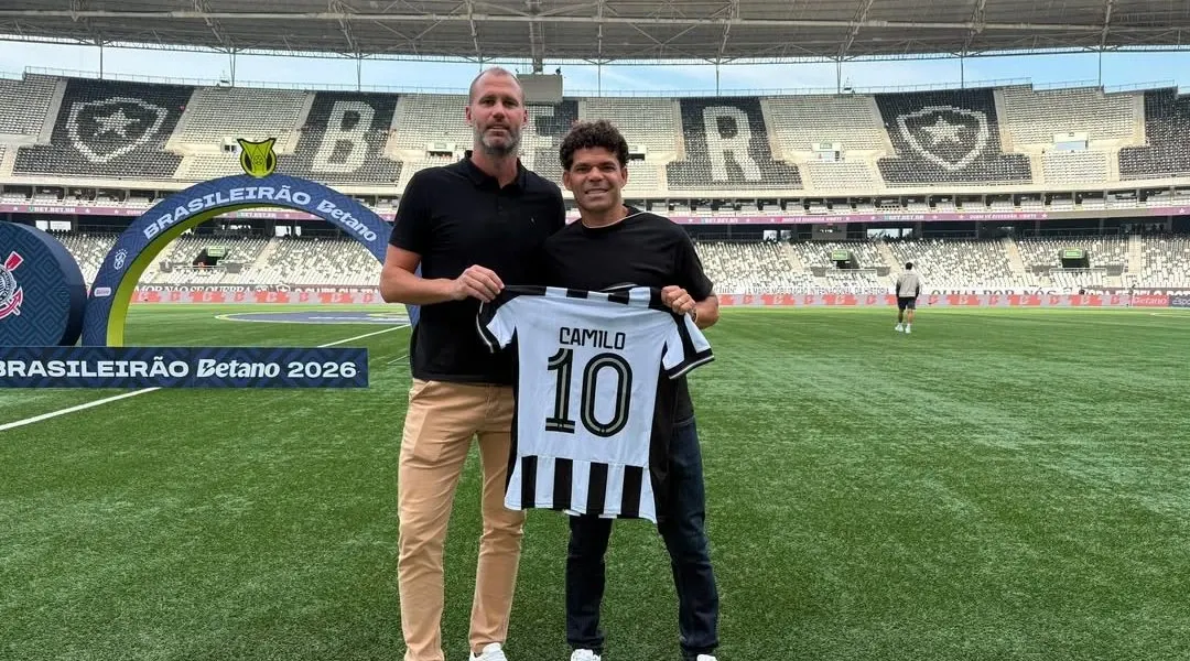 Homenageado pelo Botafogo, Camilo se declara: ‘Foi marcante na minha história, o auge na minha carreira’